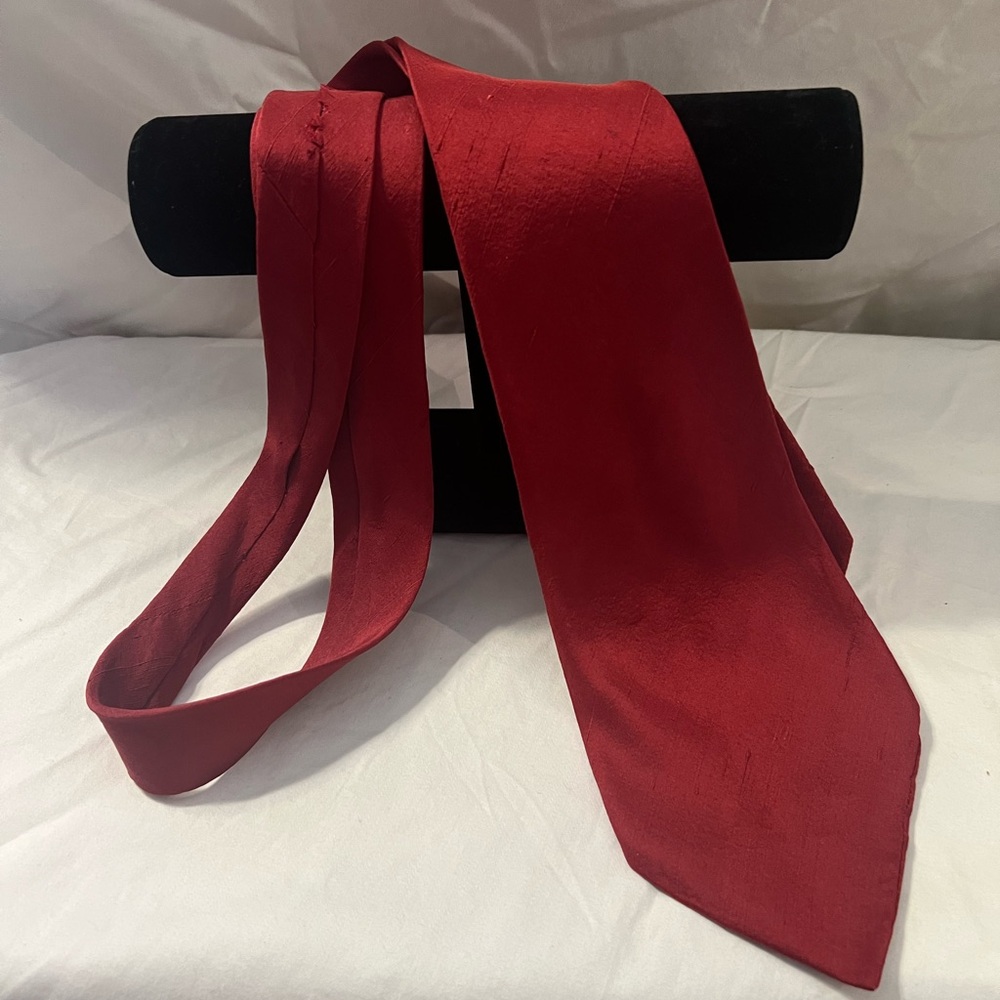 Charvet’s luxe silk tie in Red